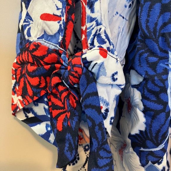 💲⬇️ Ruby Rd. Woman Floral Button-Down Blouse - Picture 4 of 7